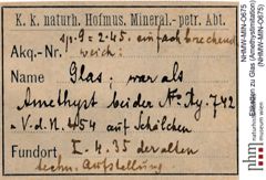 Etiketten zu Glas (Amethystimitation) (NHMW-MIN-O675)